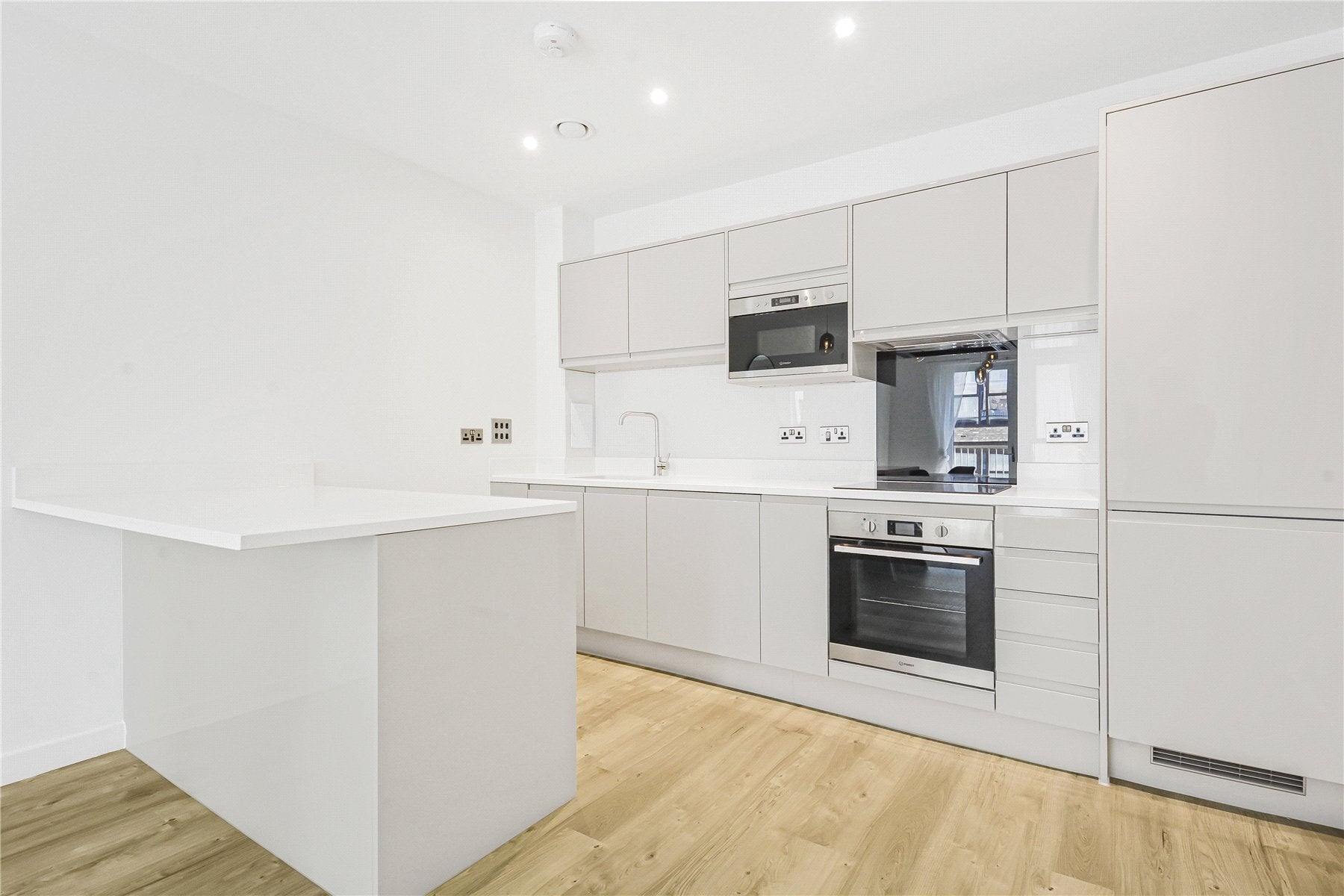 Flat North Woolwich Road in Greater London
