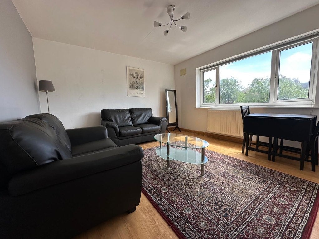 Flat Warwick Road in Coventry
