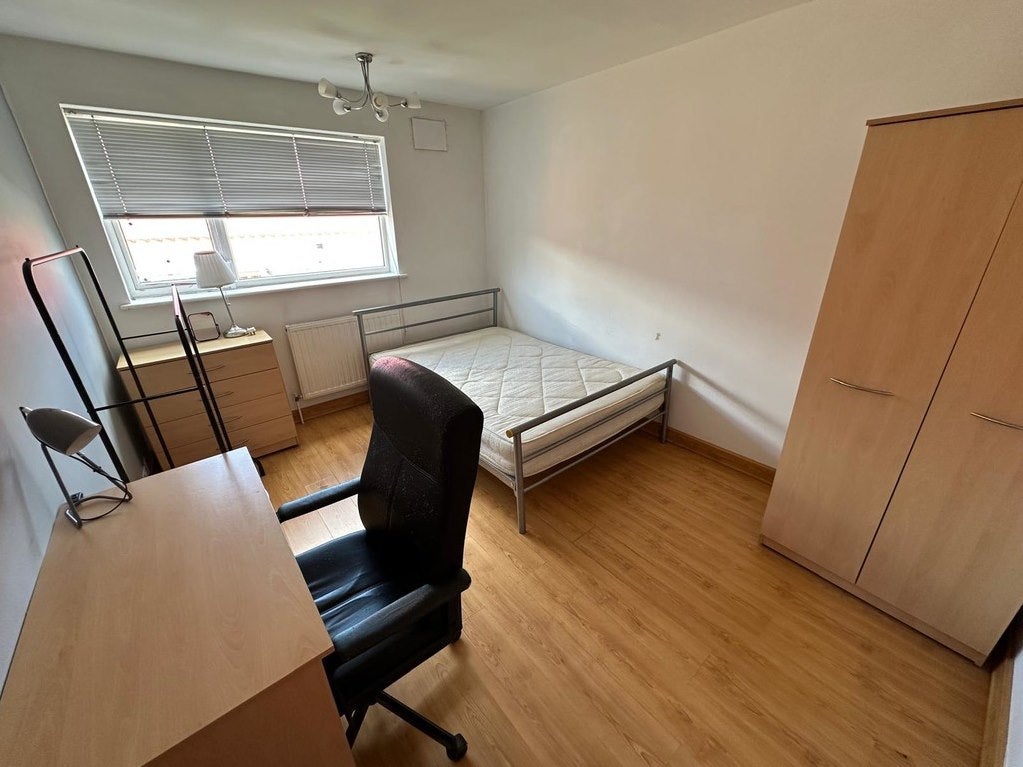 Flat Warwick Road in Coventry