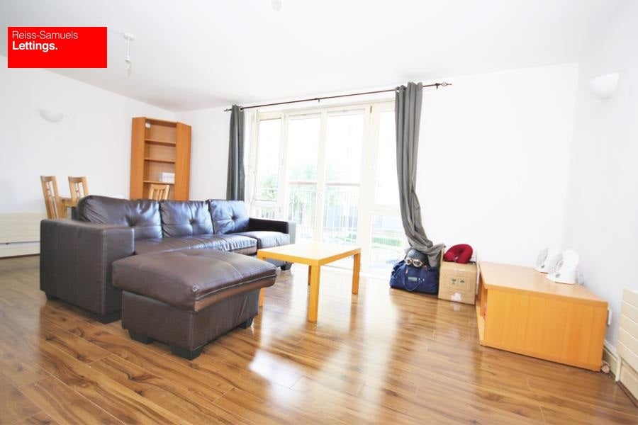 Flat Westferry Road in Greater London