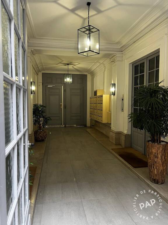 Flat Cour de Rome in Paris