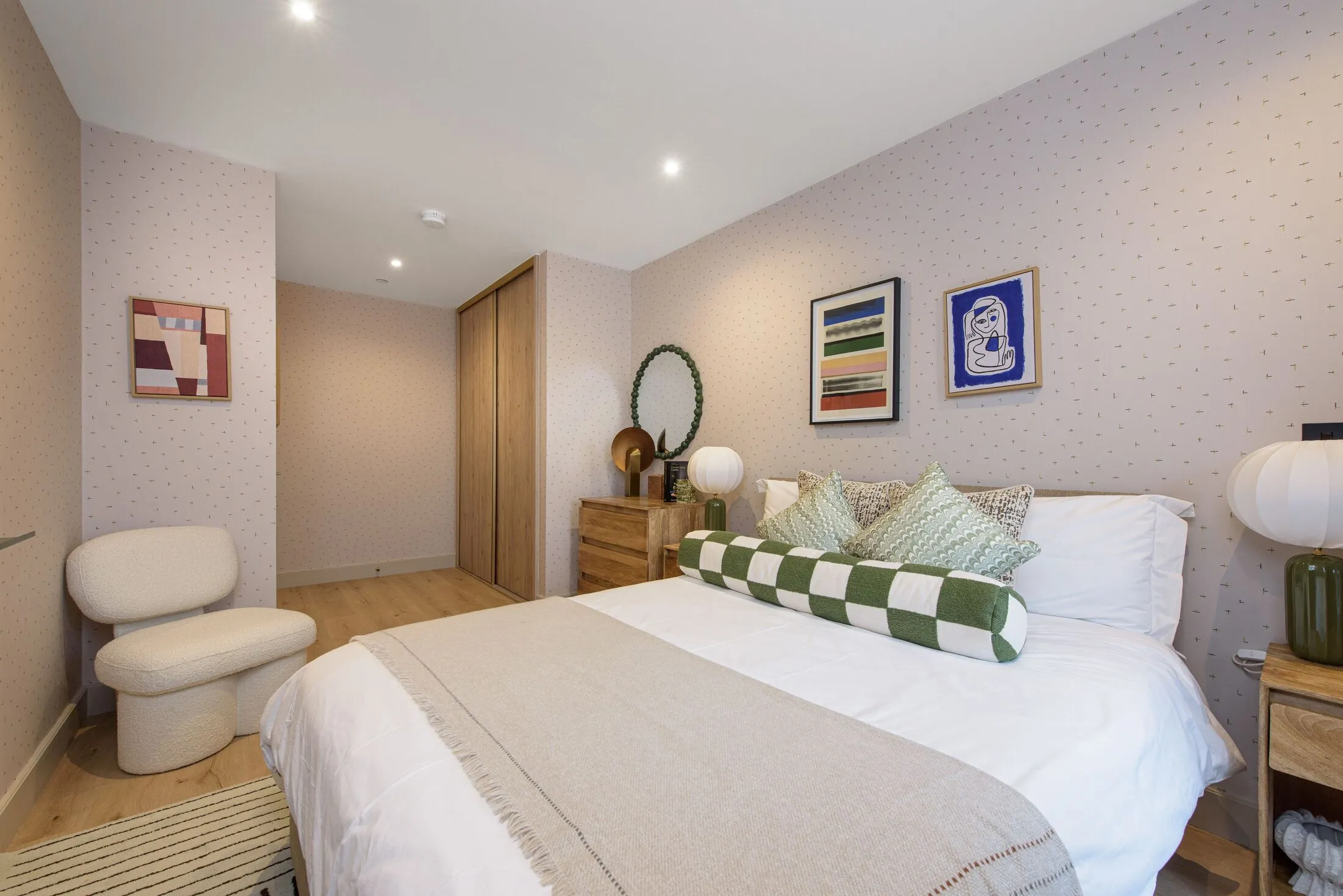 Flat Caversham Road in Greater London