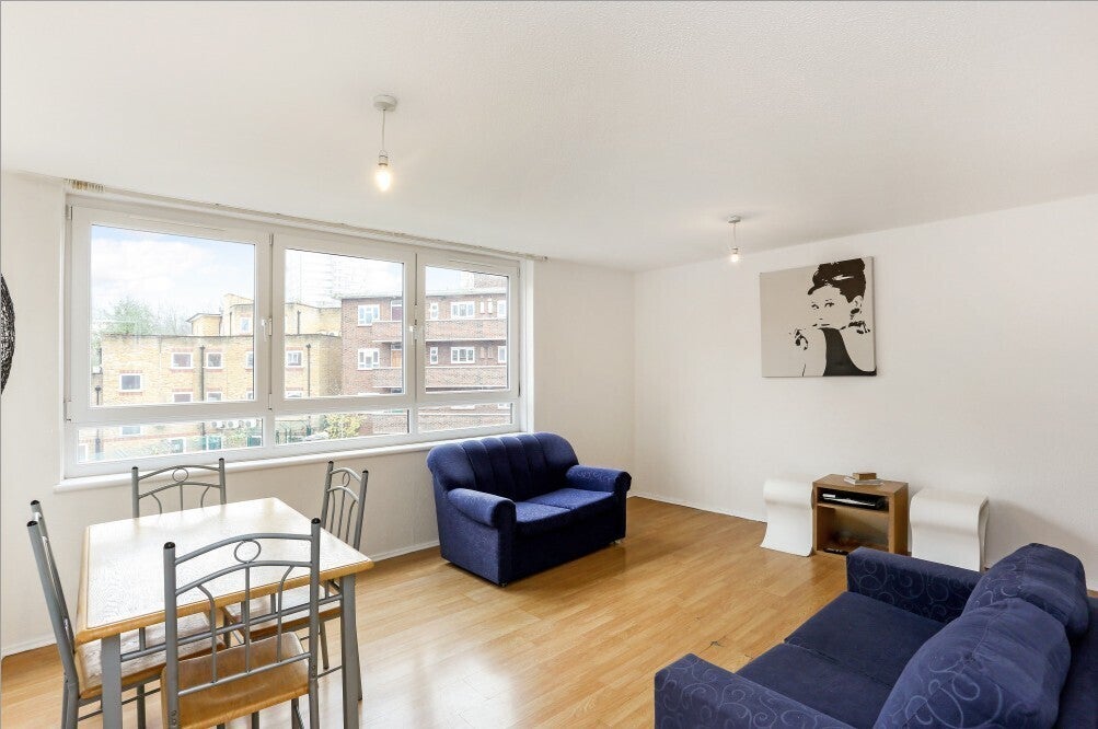 Flat Westbridge Road in Greater London