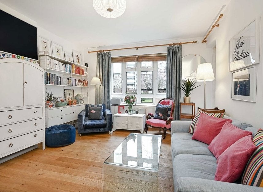 Flat Wiltshire Close in Greater London