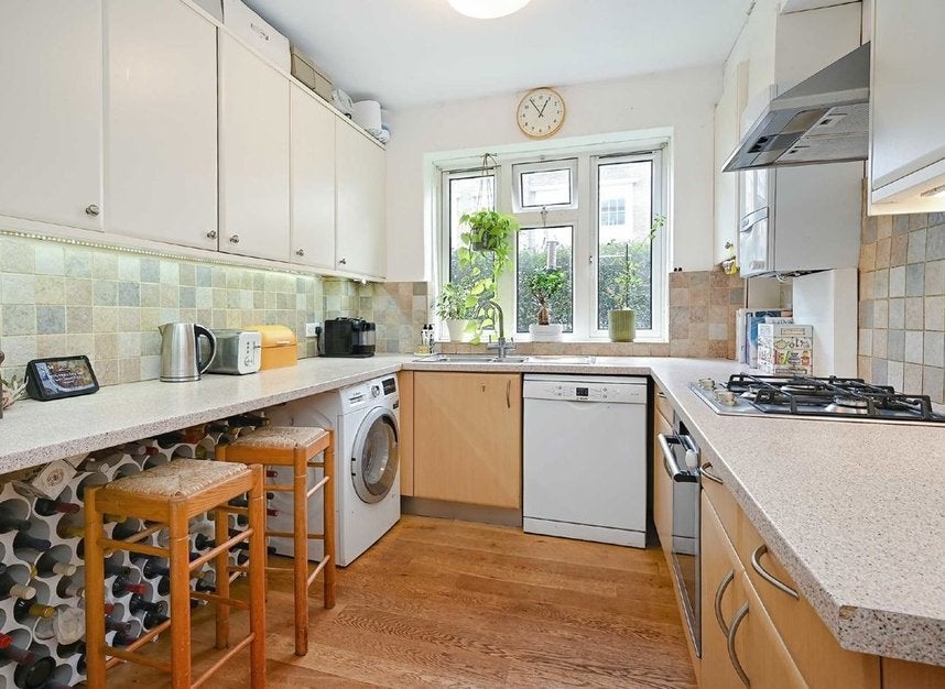 Flat Wiltshire Close in Greater London
