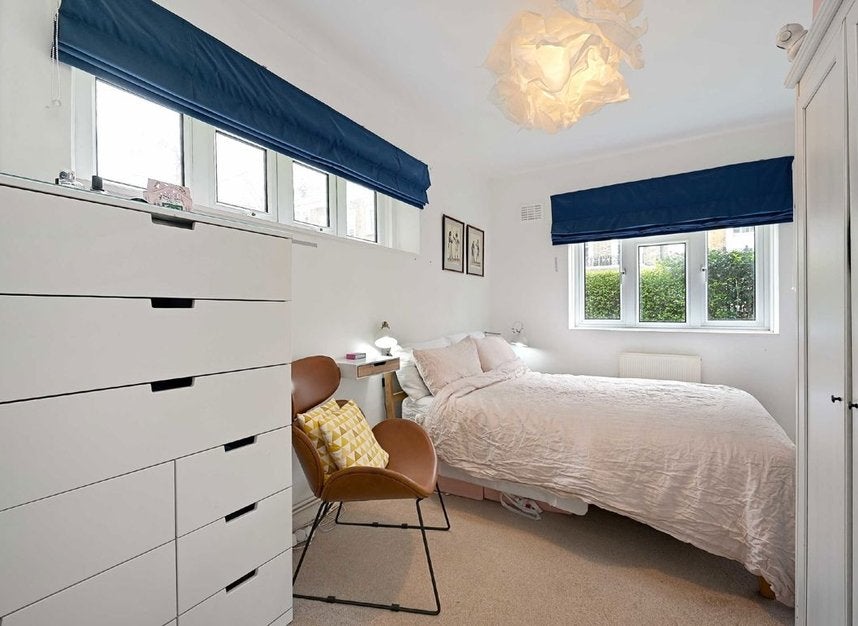 Flat Wiltshire Close in Greater London