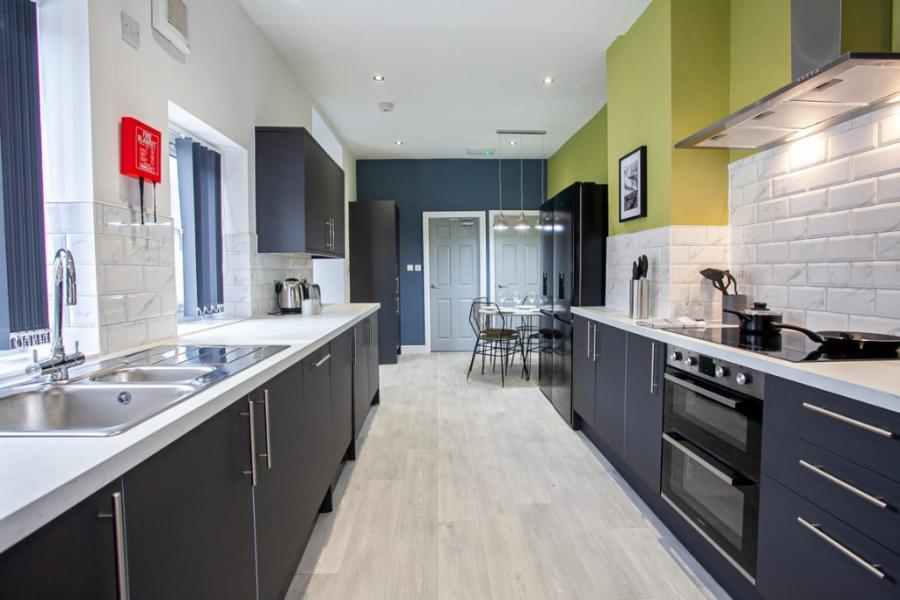 Flat Monmouth Avenue in Bury