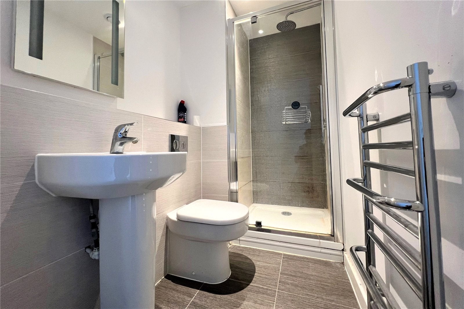 Flat Shrublands Close in Chelmsford