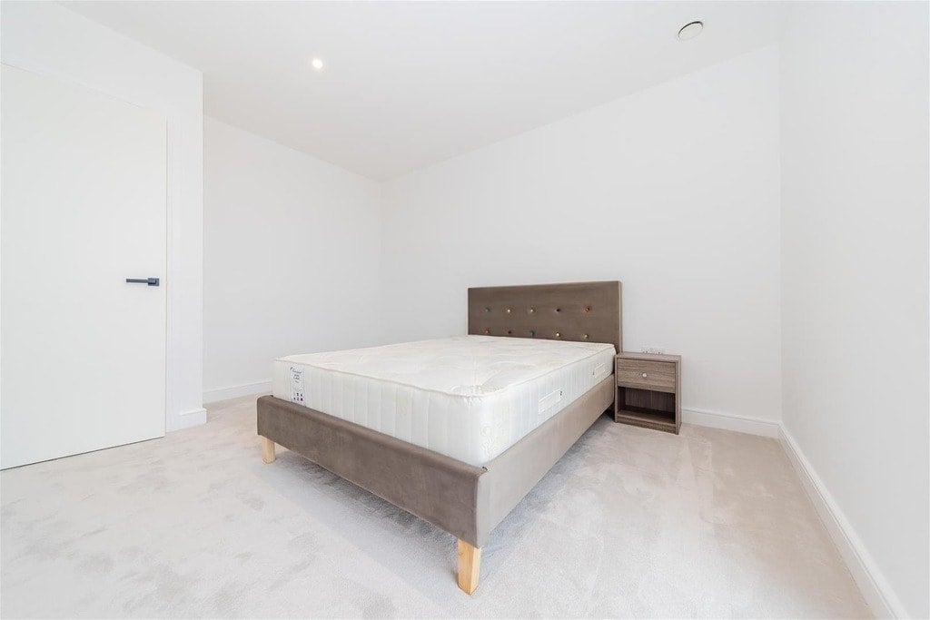 Flat Sylvester Road in Greater London