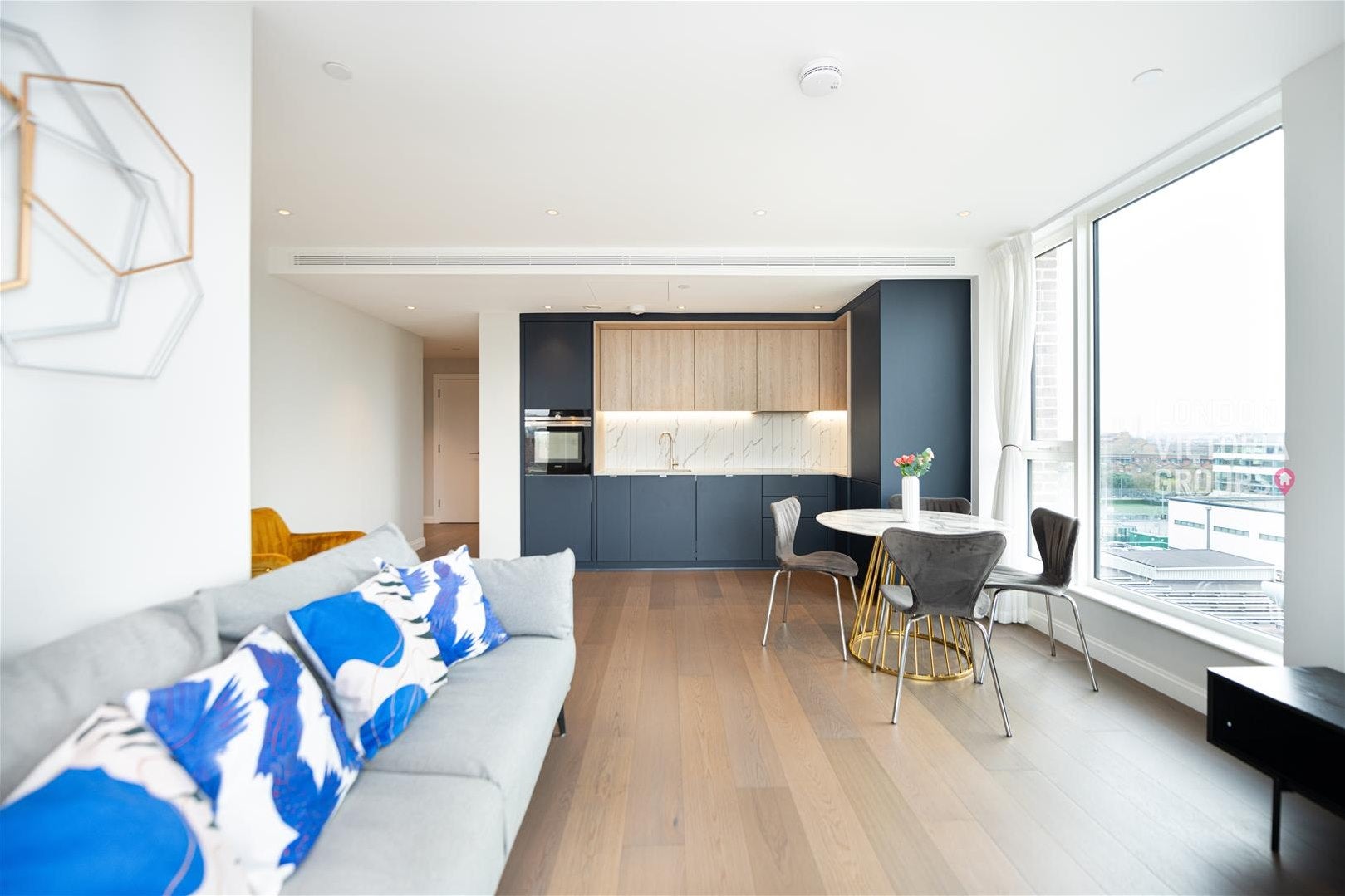 Flat Kennington Lane in Greater London