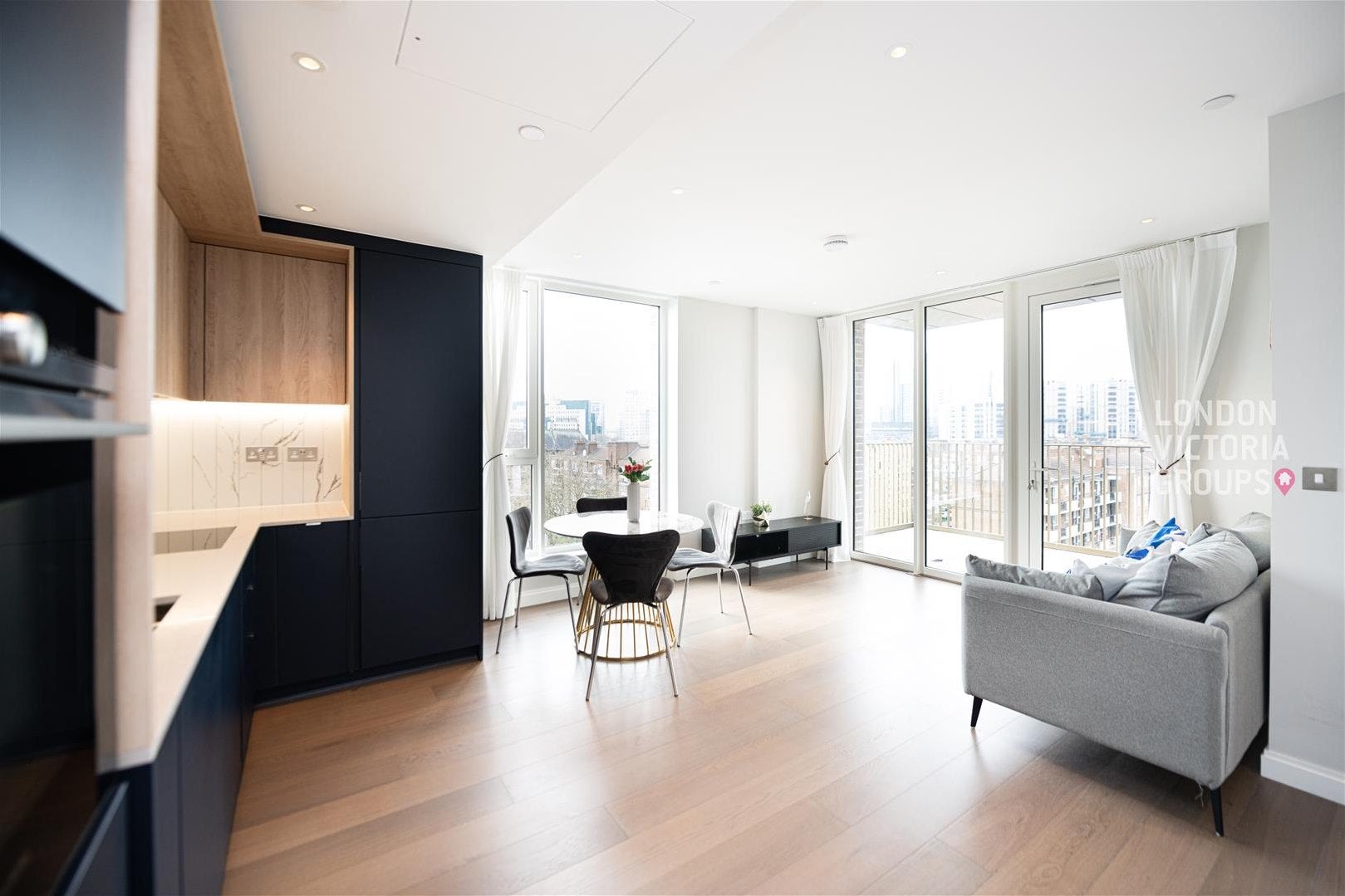 Flat Kennington Lane in Greater London