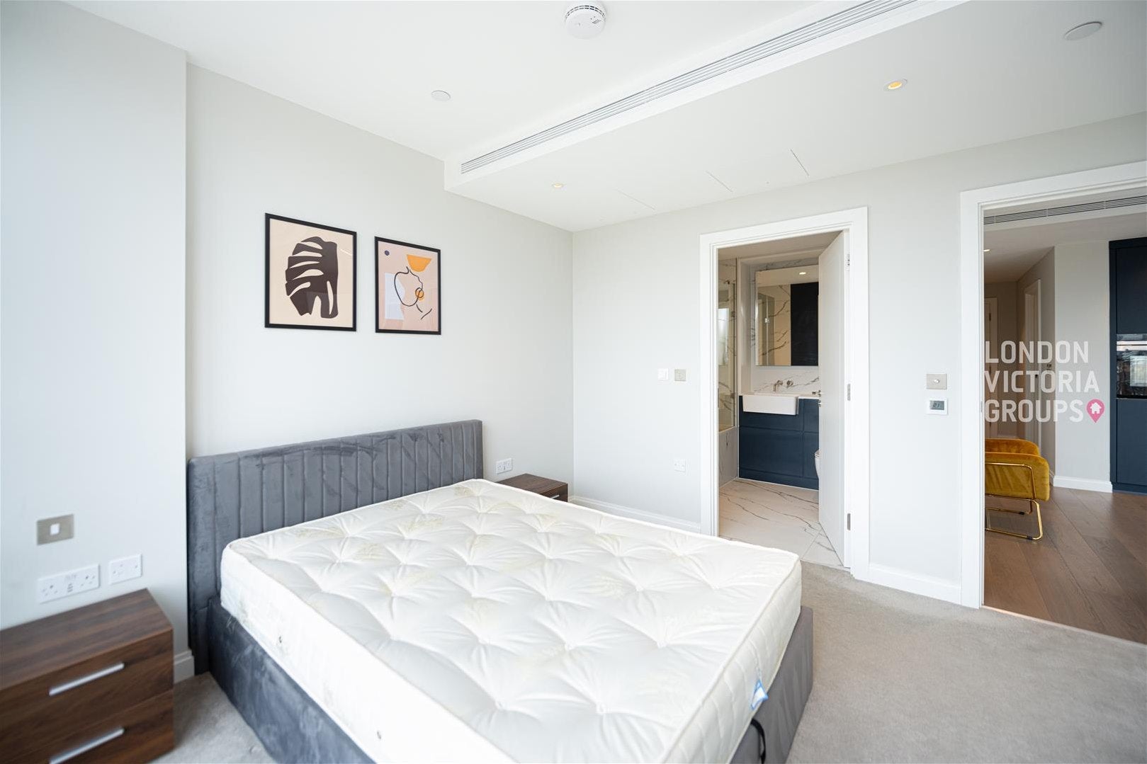 Flat Kennington Lane in Greater London