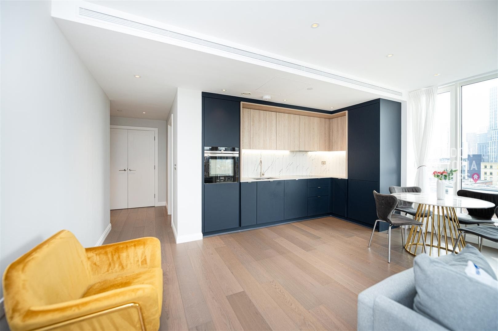 Flat Kennington Lane in Greater London