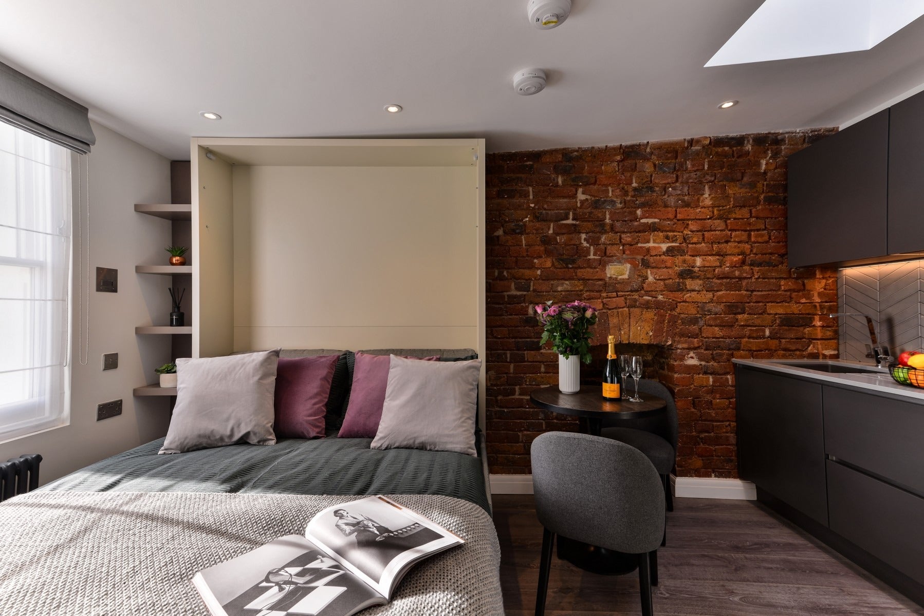 Flat Linden Gardens in Greater London