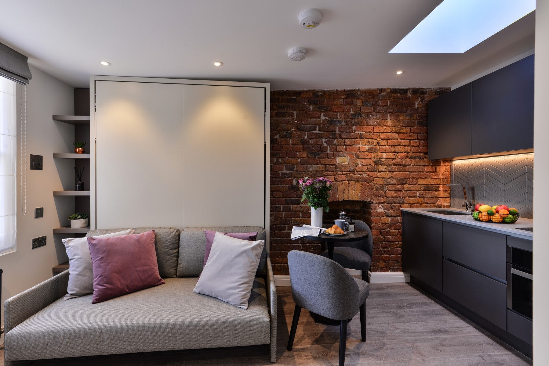 Flat Linden Gardens in Greater London