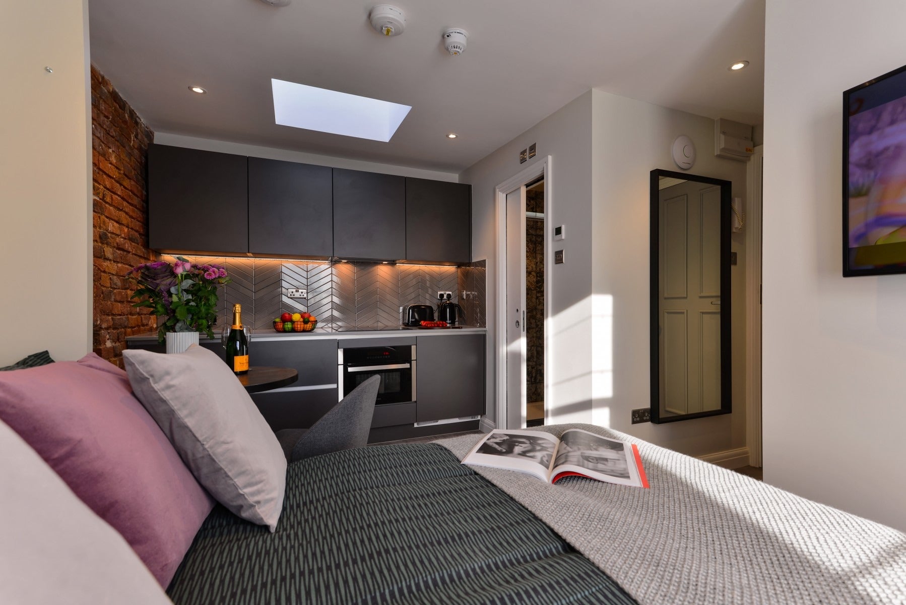 Flat Linden Gardens in Greater London