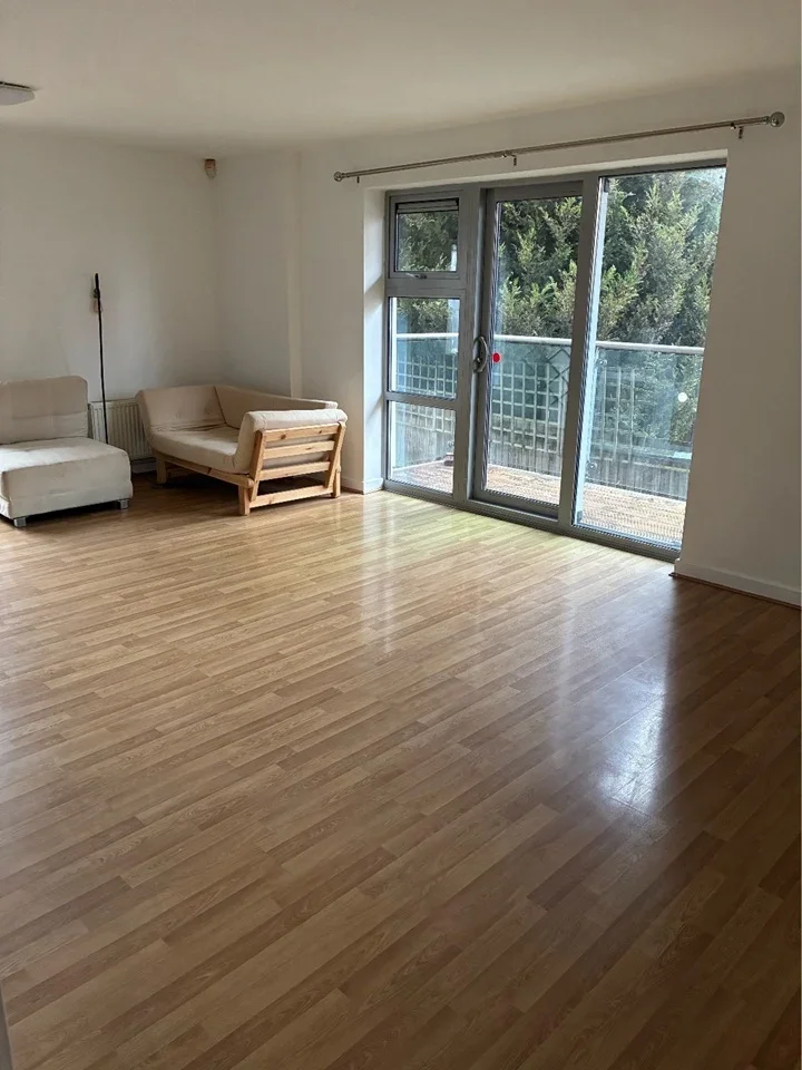 Flat Churchfields in Greater London