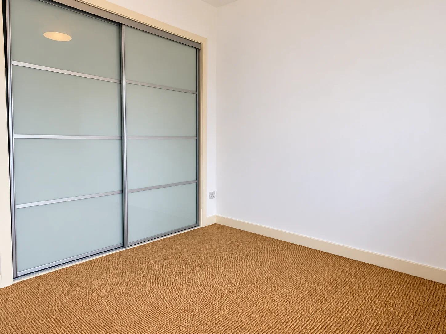 Flat Salamander Court in City of Edinburgh