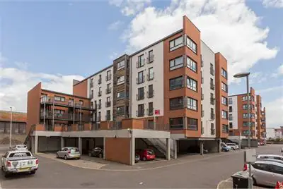 Flat Salamander Court in City of Edinburgh