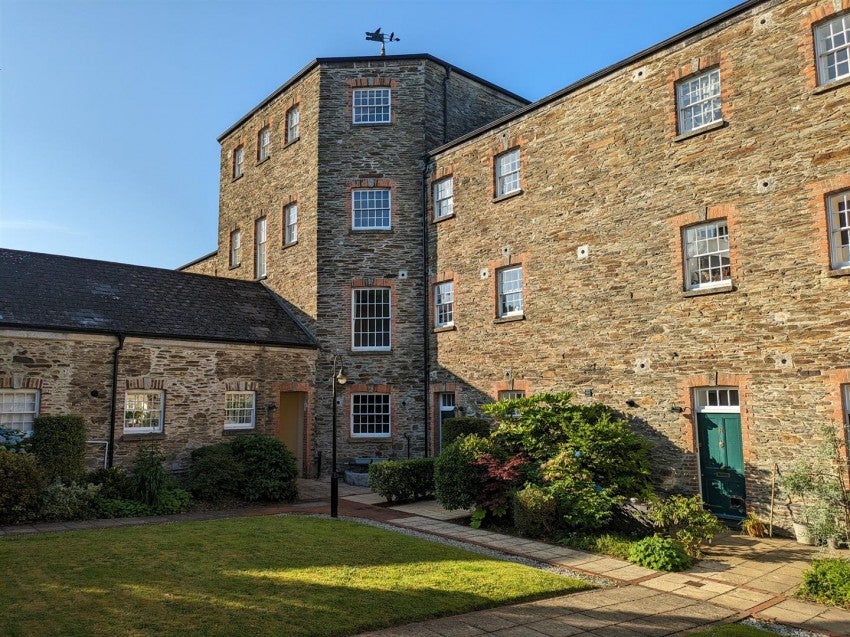 Flat Penair Crescent in Truro