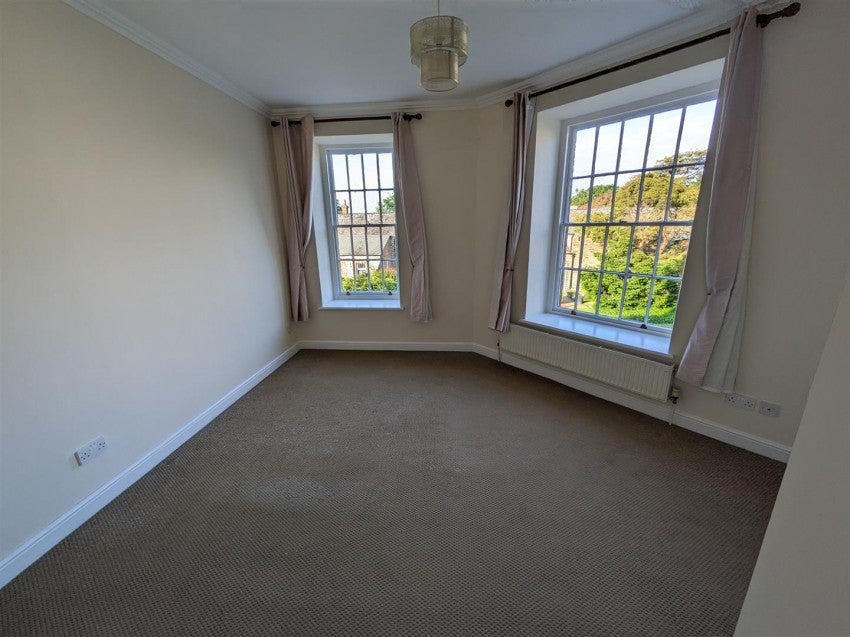 Flat Penair Crescent in Truro