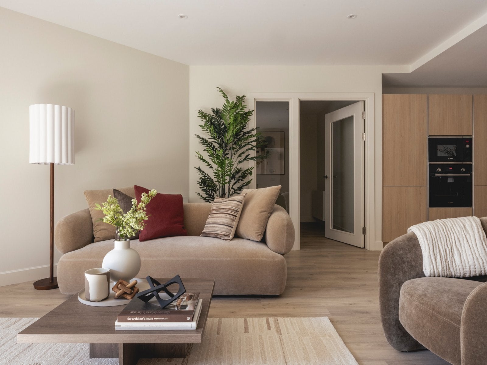 Flat Drummond Road in Greater London