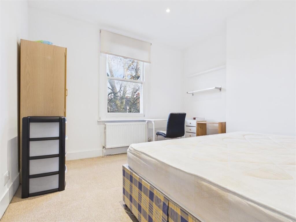 Room Richmond Way in Greater London