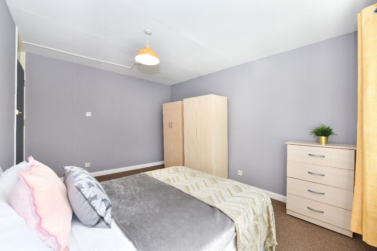 Room Amhurst Road in Greater London