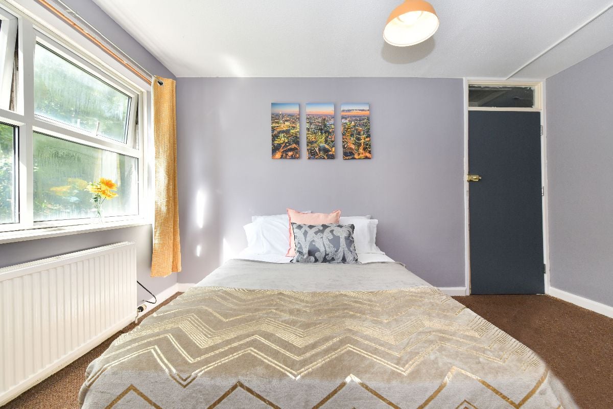 Room Amhurst Road in Greater London