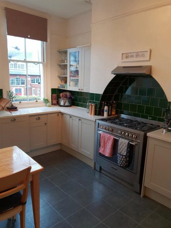 Room Islip Street in Greater London