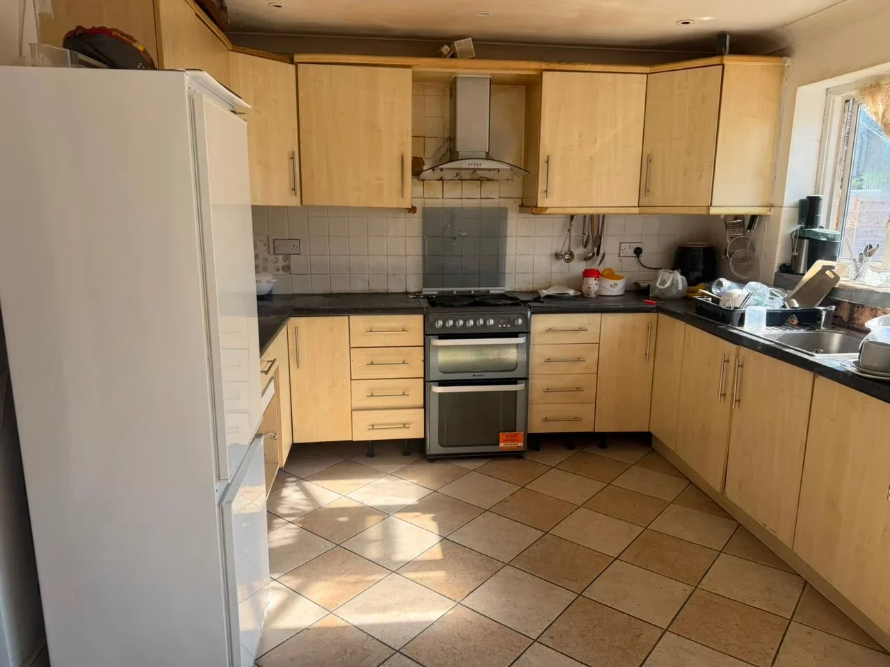 Room Holmwood Road in Greater London