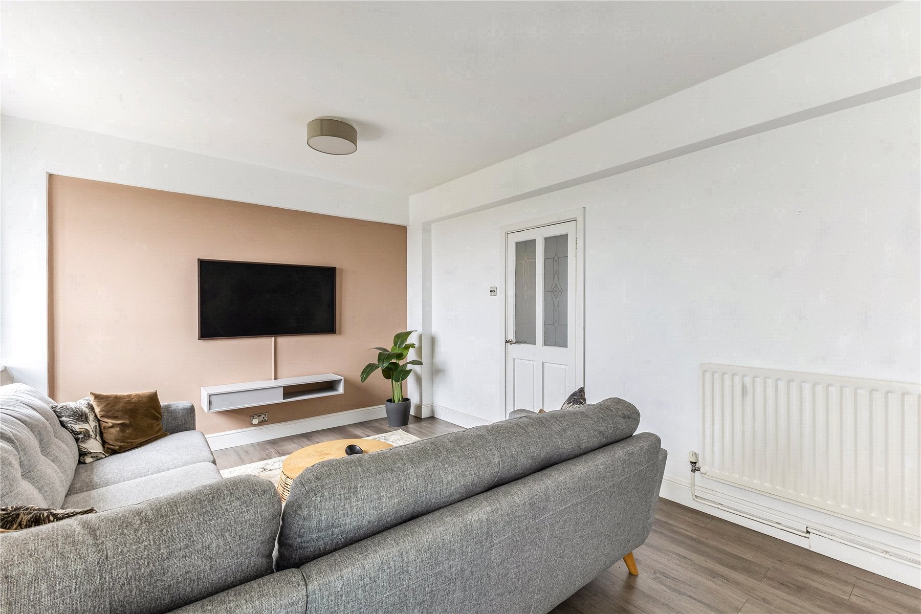 Flat Dagnall Street in Greater London