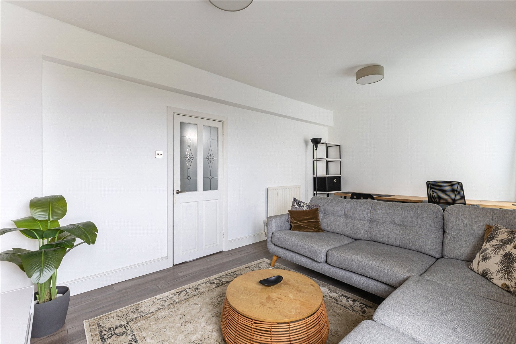 Flat Dagnall Street in Greater London