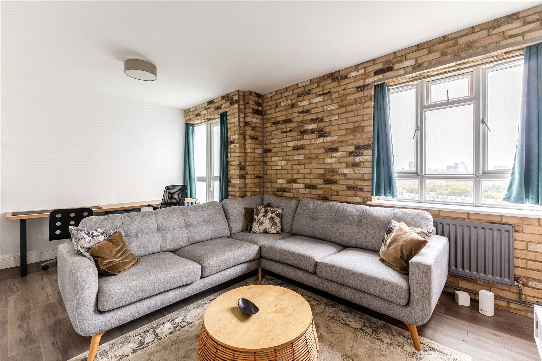 Flat Dagnall Street in Greater London