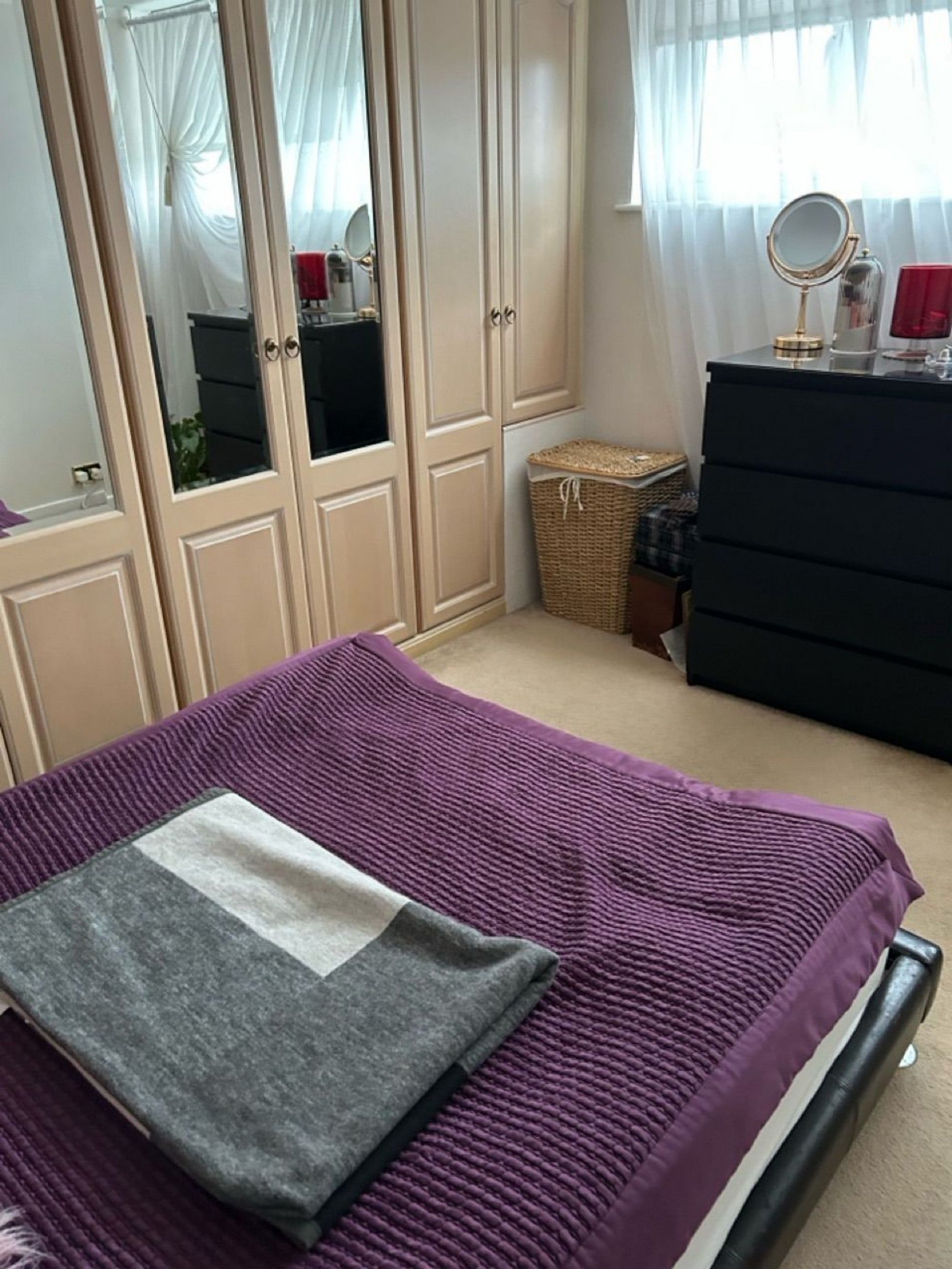 Flat Ashburnham Road in Greater London