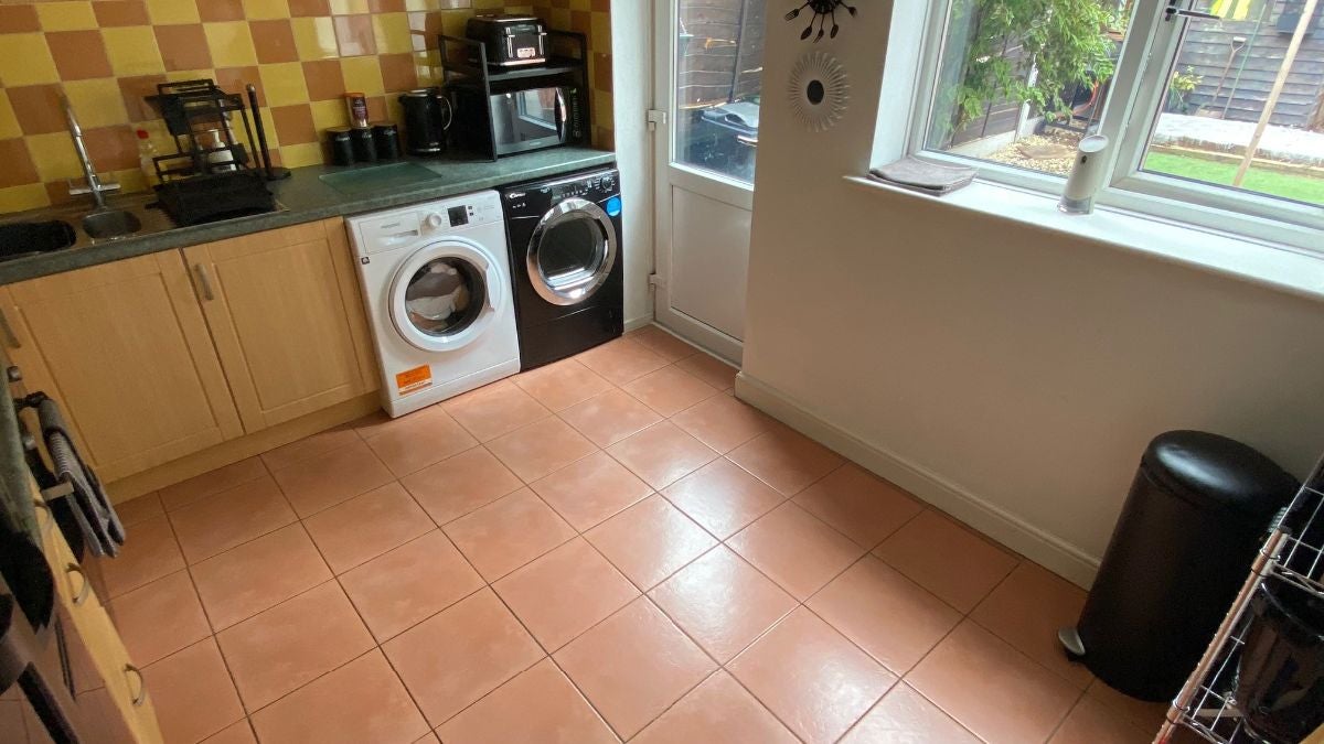 House Peel Close in Darlaston