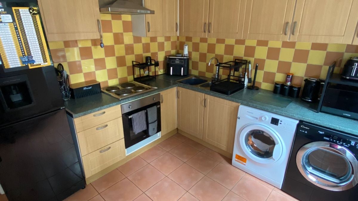 House Peel Close in Darlaston