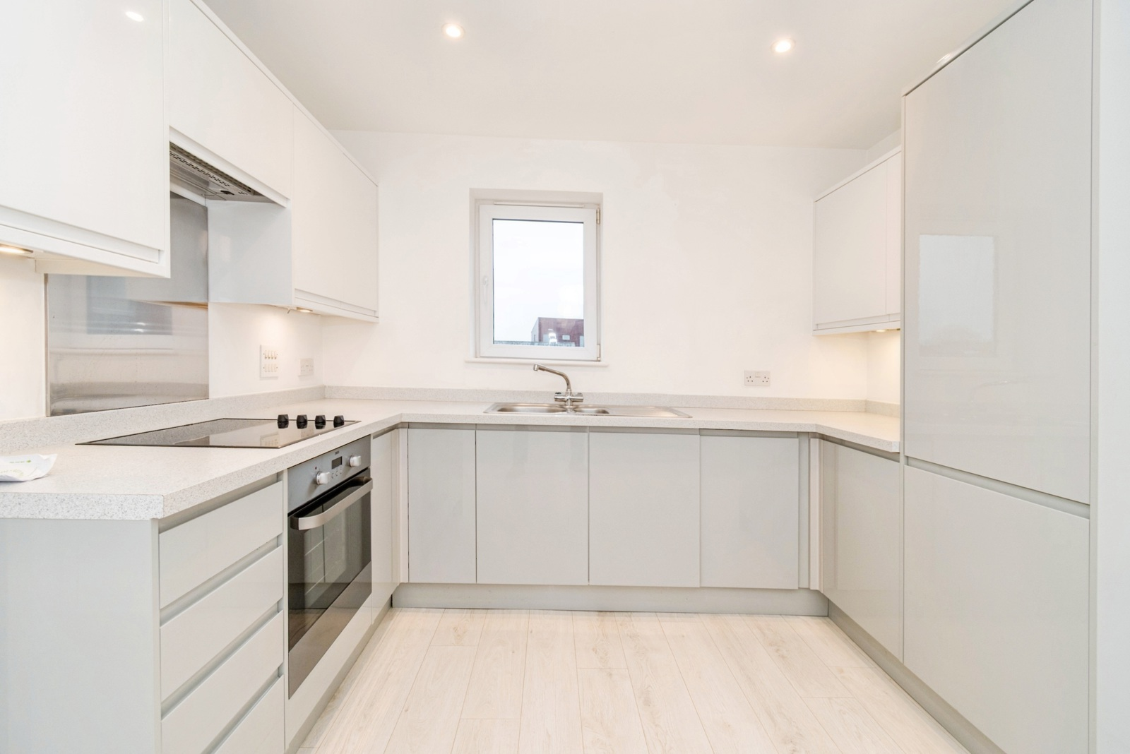 Flat Meridian Way in Southampton