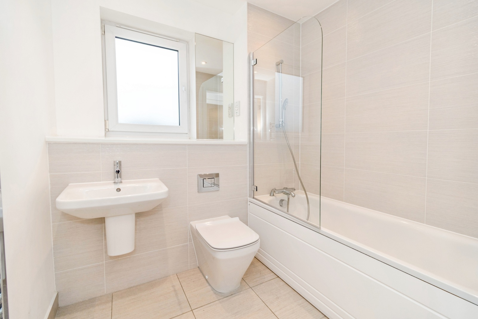 Flat Meridian Way in Southampton