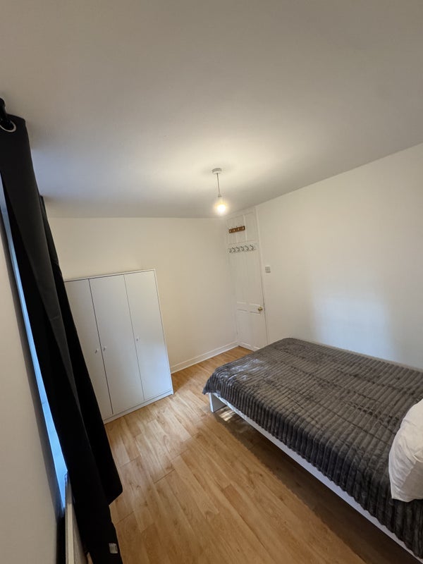 Room Wandsworth Road in Greater London