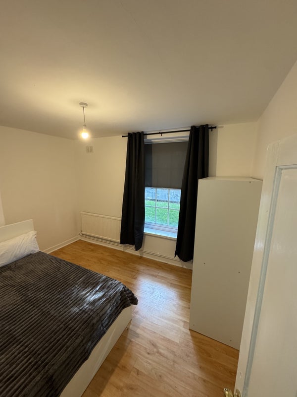 Room Wandsworth Road in Greater London