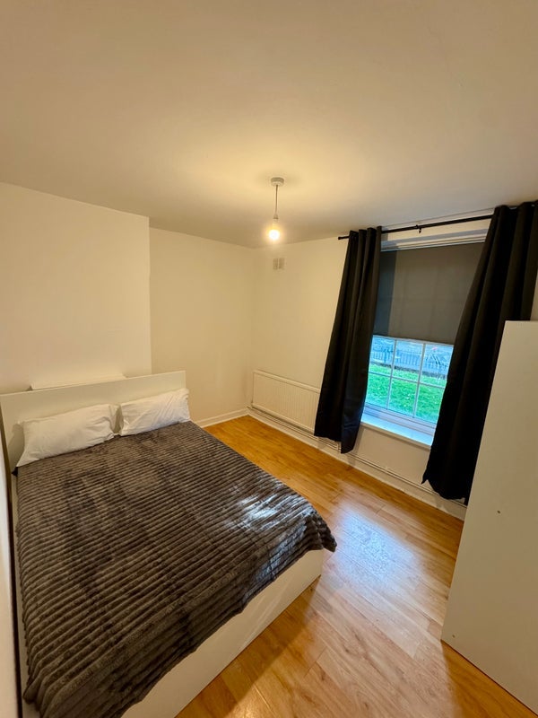 Room Wandsworth Road in Greater London