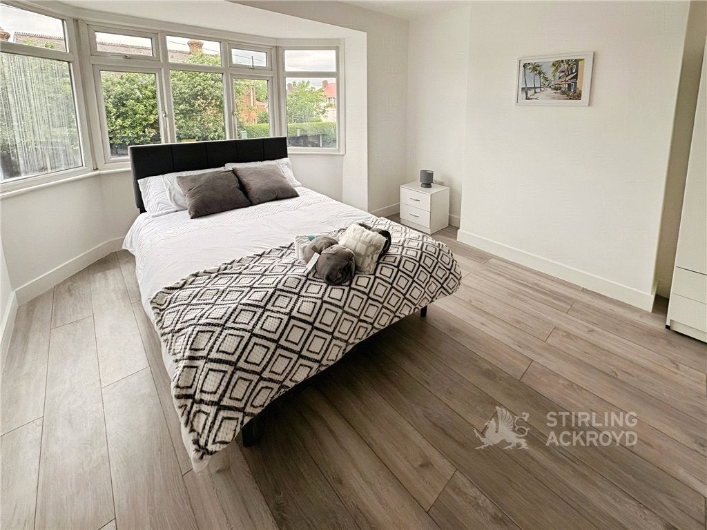 Room Burgoyne Road in Sunbury-on-Thames