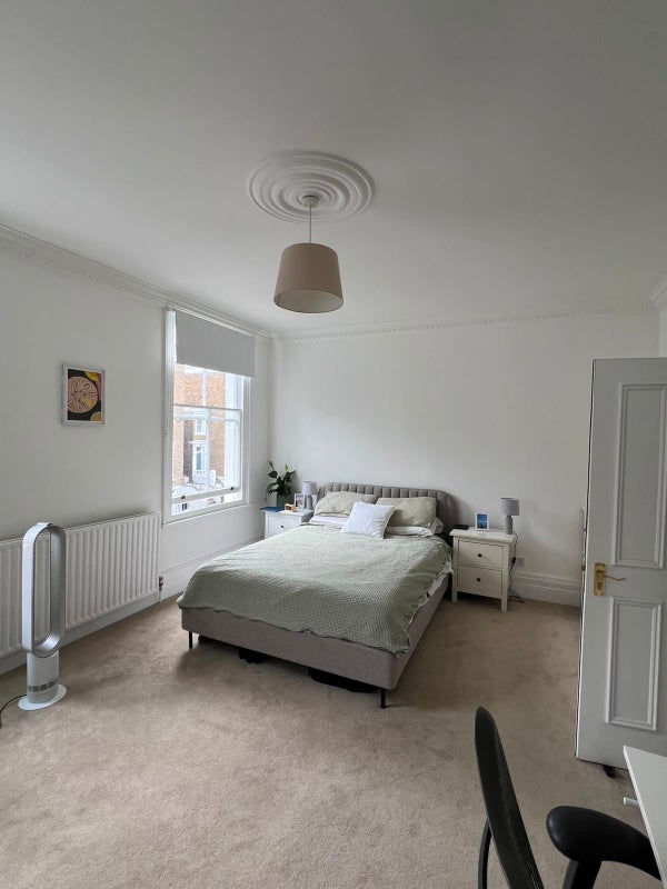 Room Oakley Road in Greater London