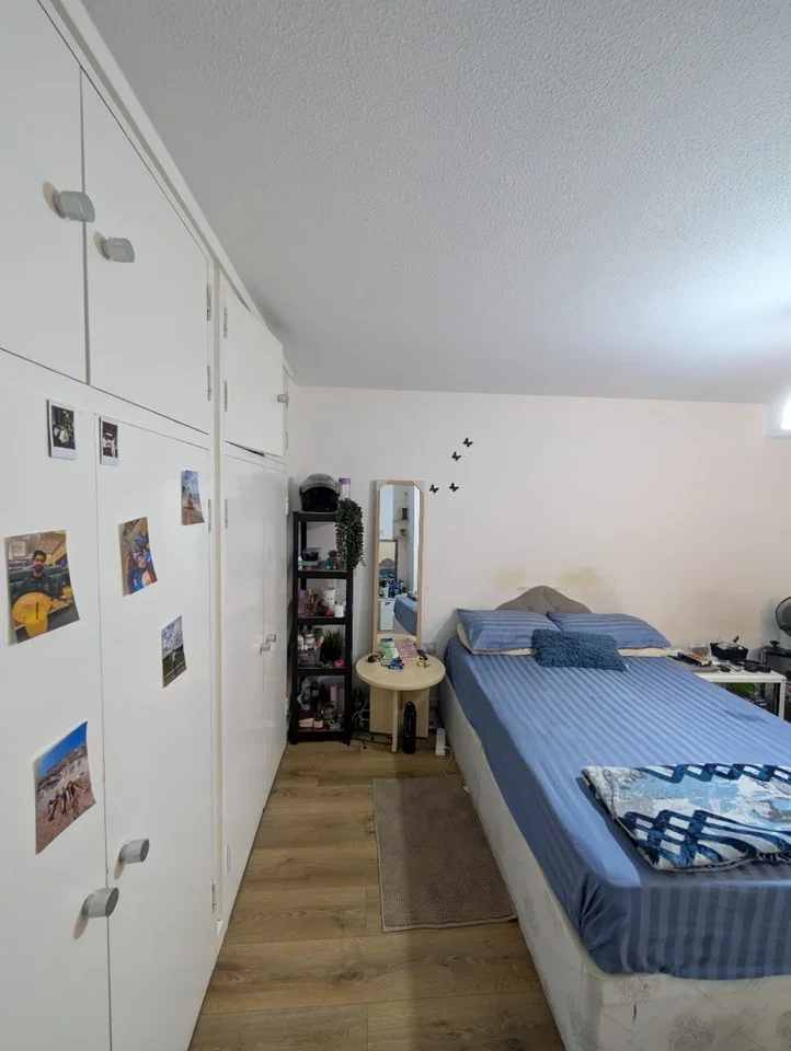 Room Queen's Road in Greater London