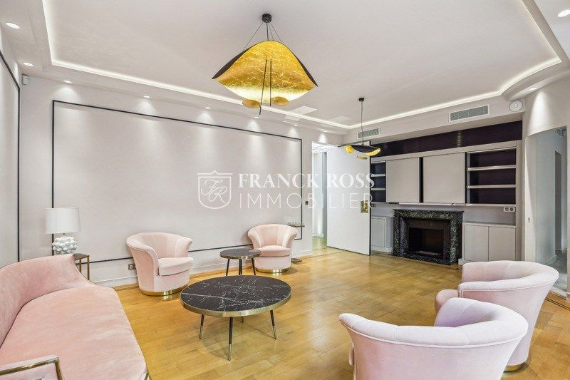 Appartement Sortie Parking Alma Georges V à Paris