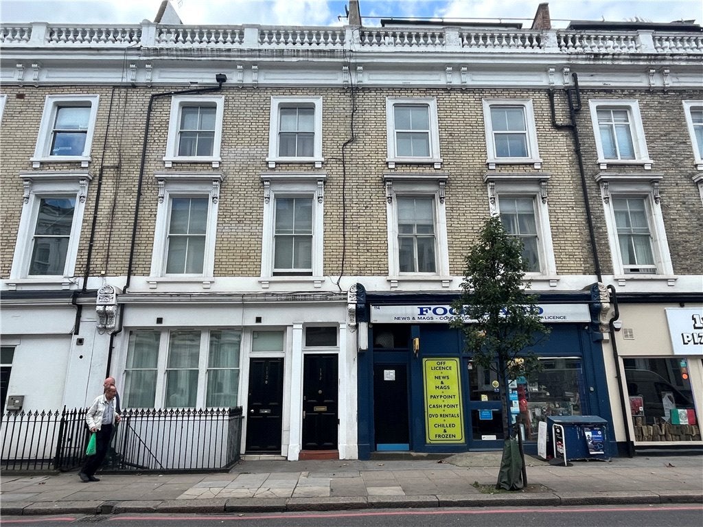 Flat Finborough Road in Greater London