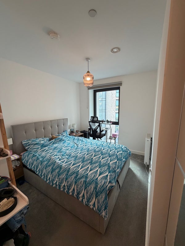 Room Osiers Road in Greater London
