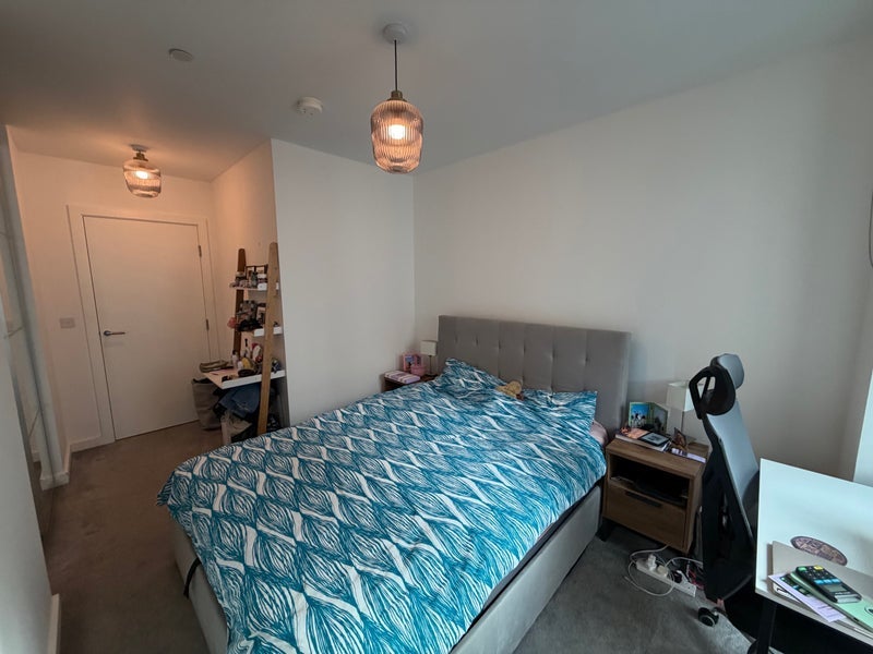 Room Osiers Road in Greater London