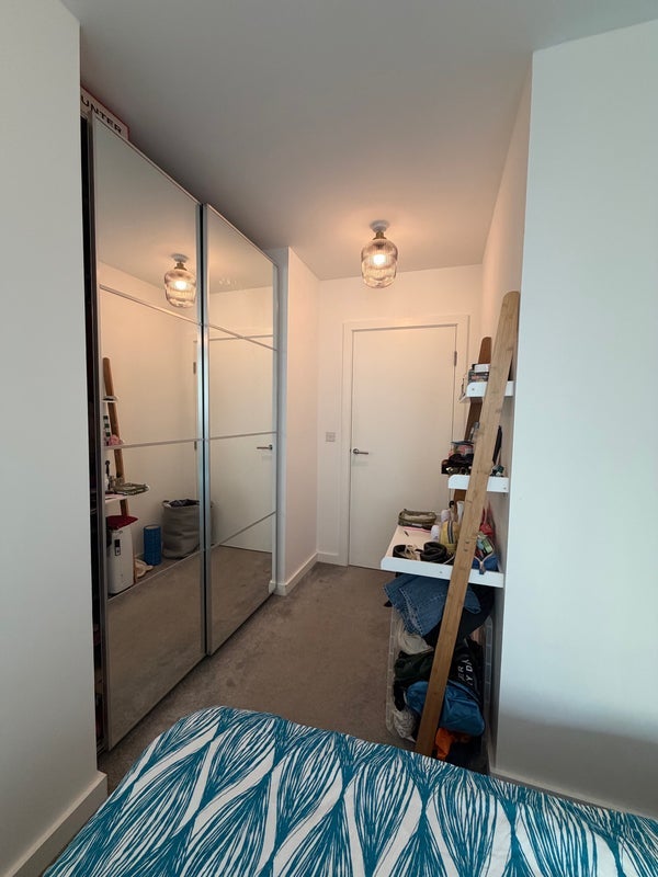 Room Osiers Road in Greater London